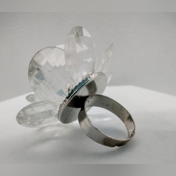 Fashion Large Clear Flower Ring - Picture 2 of 2